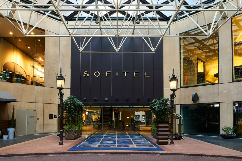 exterior driveway sofitel melbourne on collins