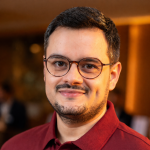 luiz moura headshot